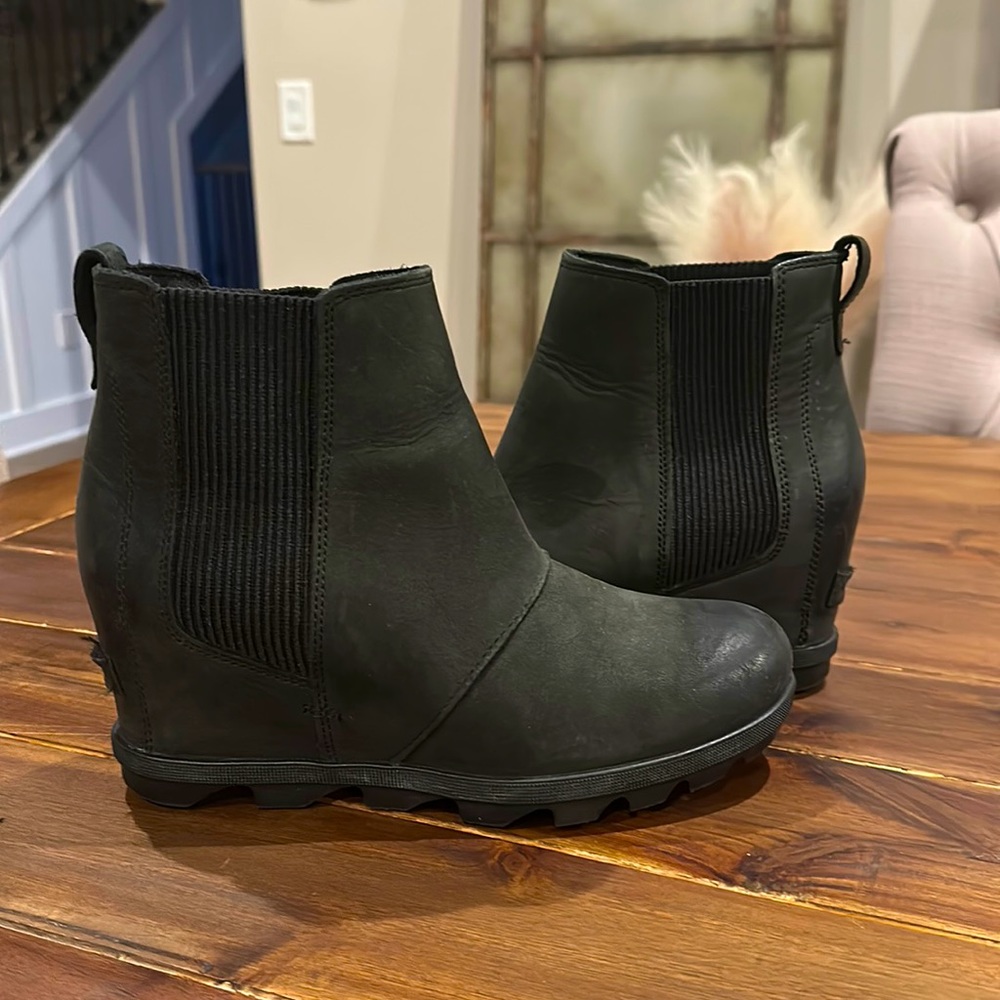 SZ 9 Sorel Joan of Arctic wedge boots